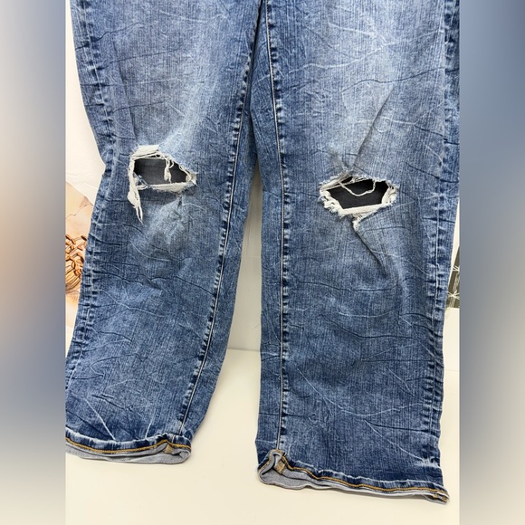 Torrid Women's Perfect Wide Leg Vintage Strech Distressed Jeans - Picture 2 of 12